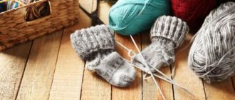 Нитки для вязания, спицы и вязаные носки