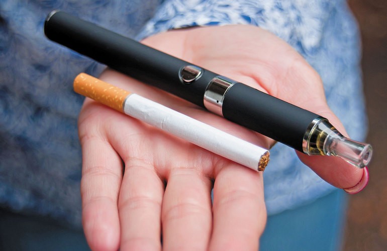 По сравнению с обычными сигаретами, электронные сигареты наносят меньший вред здоровью человека